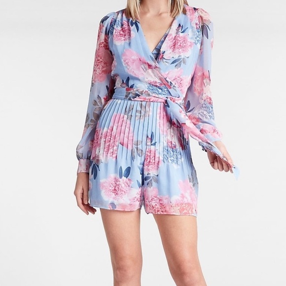 💙 EXPRESS 💙 Blue Floral Romper Size Small - Picture 2 of 4